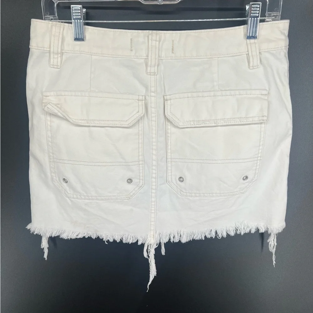 Free People White Cargo Distressed Mini Skirt With Pockets Raw Hem Size 27 - Picture 4 of 10